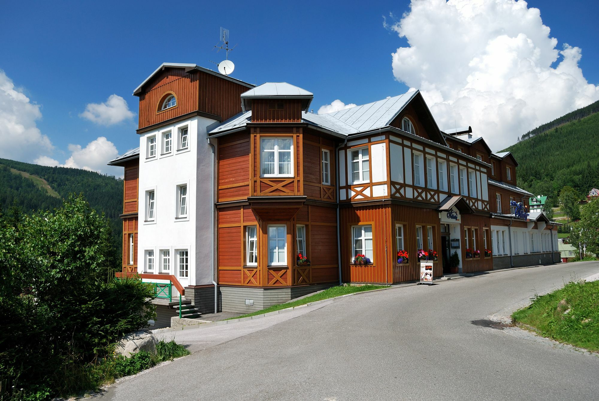 Hotel Snezka 4*
